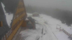 Parkoviště a hlavní vchod