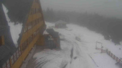 Parkoviště a hlavní vchod