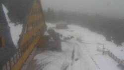 Parkoviště a hlavní vchod