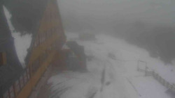 Parkoviště a hlavní vchod