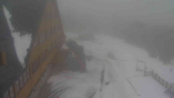 Parkoviště a hlavní vchod