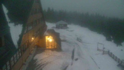 Parkoviště a hlavní vchod