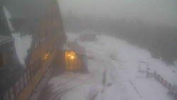 Parkoviště a hlavní vchod