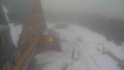 Parkoviště a hlavní vchod