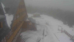 Parkoviště a hlavní vchod