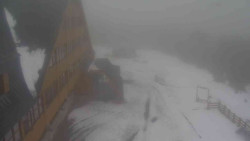 Parkoviště a hlavní vchod