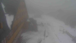 Parkoviště a hlavní vchod