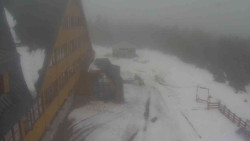 Parkoviště a hlavní vchod