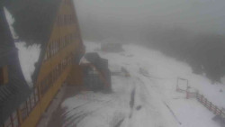 Parkoviště a hlavní vchod