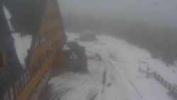 Parkoviště a hlavní vchod