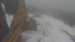 Parkoviště a hlavní vchod