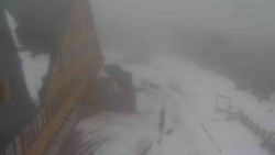 Parkoviště a hlavní vchod