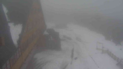 Parkoviště a hlavní vchod