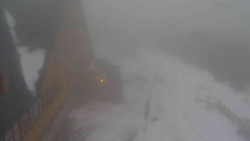 Parkoviště a hlavní vchod