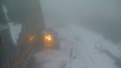 Parkoviště a hlavní vchod