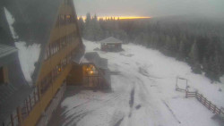 Parkoviště a hlavní vchod