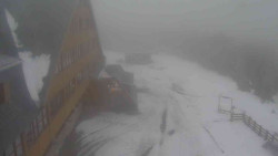 Parkoviště a hlavní vchod