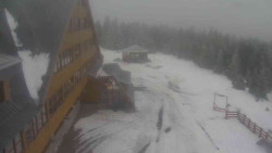 Parkoviště a hlavní vchod