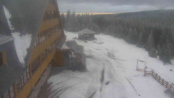 Parkoviště a hlavní vchod