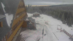 Parkoviště a hlavní vchod