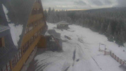 Parkoviště a hlavní vchod