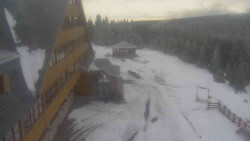 Parkoviště a hlavní vchod