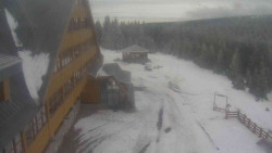 Parkoviště a hlavní vchod