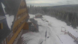 Parkoviště a hlavní vchod