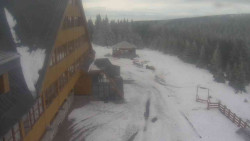 Parkoviště a hlavní vchod