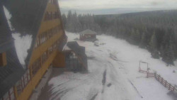 Parkoviště a hlavní vchod