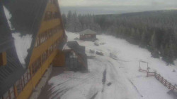 Parkoviště a hlavní vchod