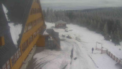 Parkoviště a hlavní vchod