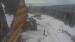 Parkoviště a hlavní vchod