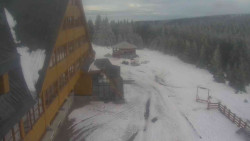 Parkoviště a hlavní vchod