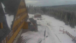 Parkoviště a hlavní vchod