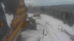 Parkoviště a hlavní vchod