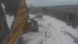 Parkoviště a hlavní vchod