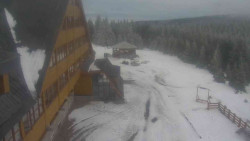 Parkoviště a hlavní vchod