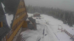 Parkoviště a hlavní vchod