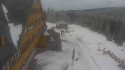 Parkoviště a hlavní vchod