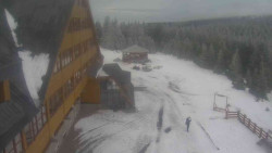 Parkoviště a hlavní vchod