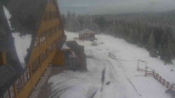 Parkoviště a hlavní vchod