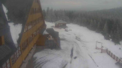 Parkoviště a hlavní vchod