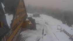 Parkoviště a hlavní vchod