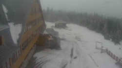 Parkoviště a hlavní vchod