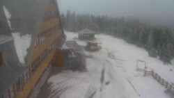 Parkoviště a hlavní vchod