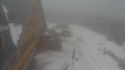 Parkoviště a hlavní vchod