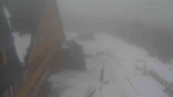 Parkoviště a hlavní vchod