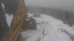 Parkoviště a hlavní vchod