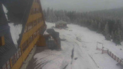 Parkoviště a hlavní vchod